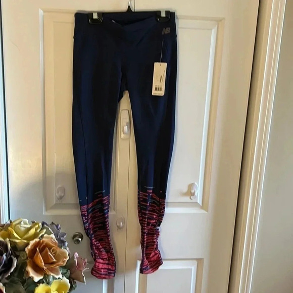 BNWT NEW BALANCE fitted tight print pants , leggings , sweat pants  . Blue red - Picture 3 of 12